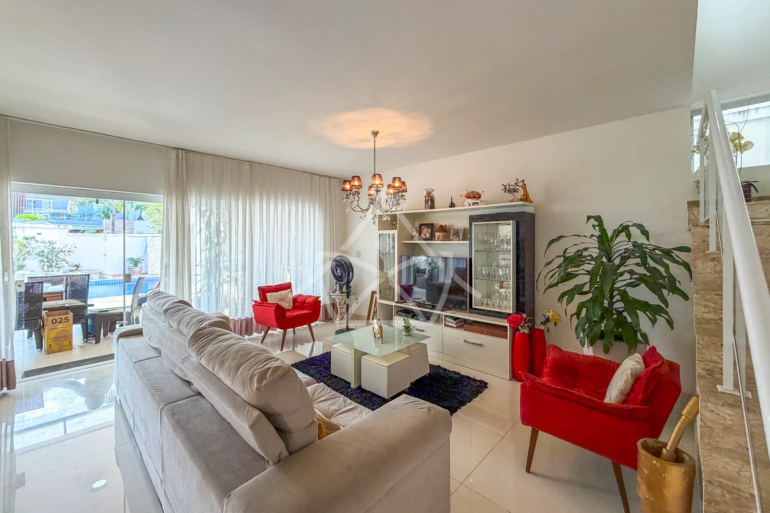 Triplex à Venda com 4 Quartos e Piscina no Recreio RJ