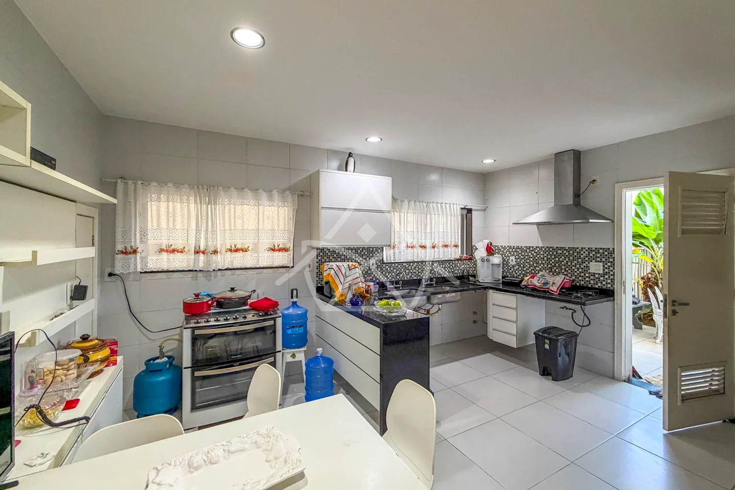 Triplex à Venda com 4 Quartos e Piscina no Recreio RJ