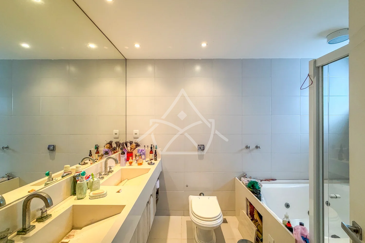 Triplex à Venda com 4 Quartos e Piscina no Recreio RJ
