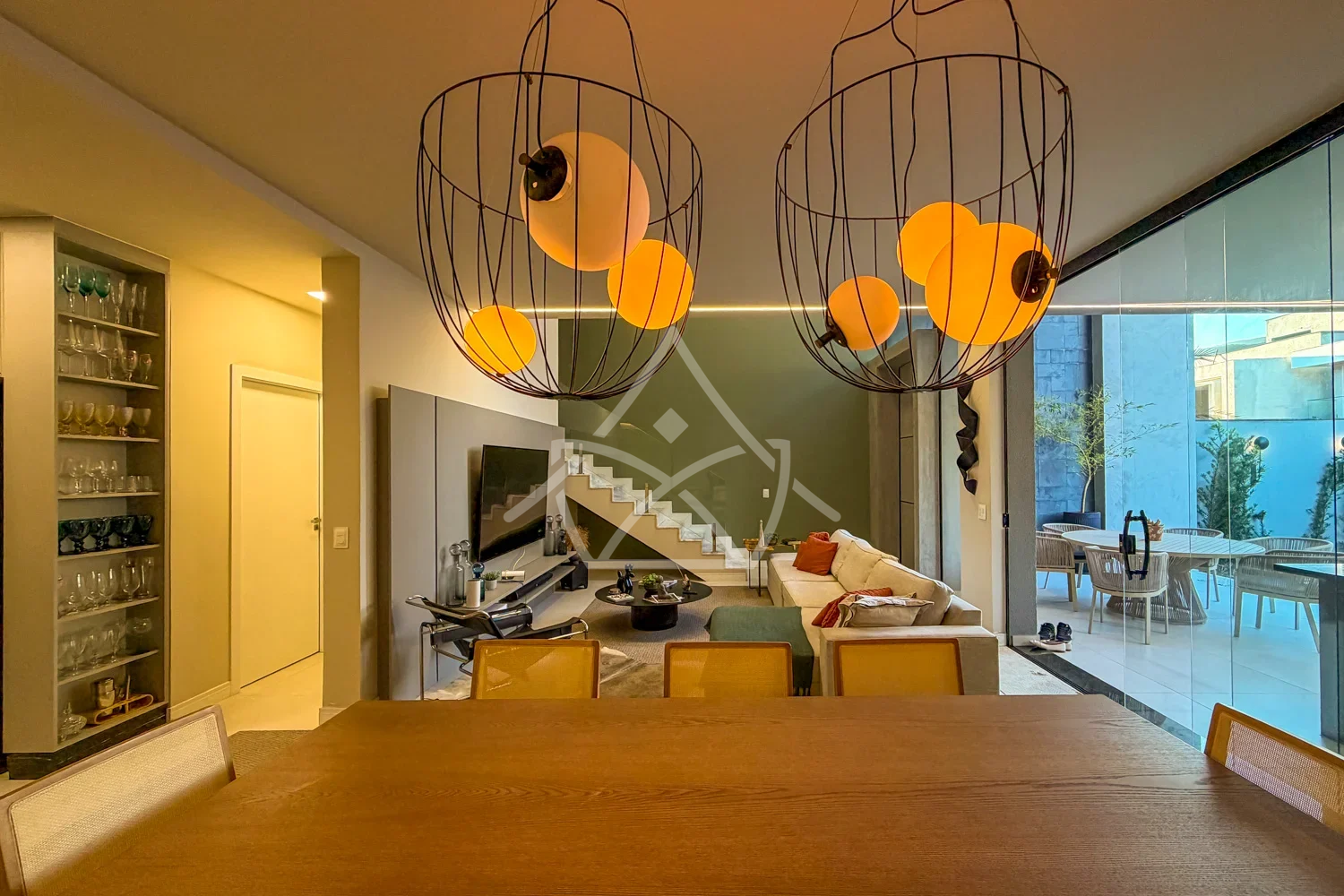 Casa triplex contemporânea porteira fechada em Vargem Pequena