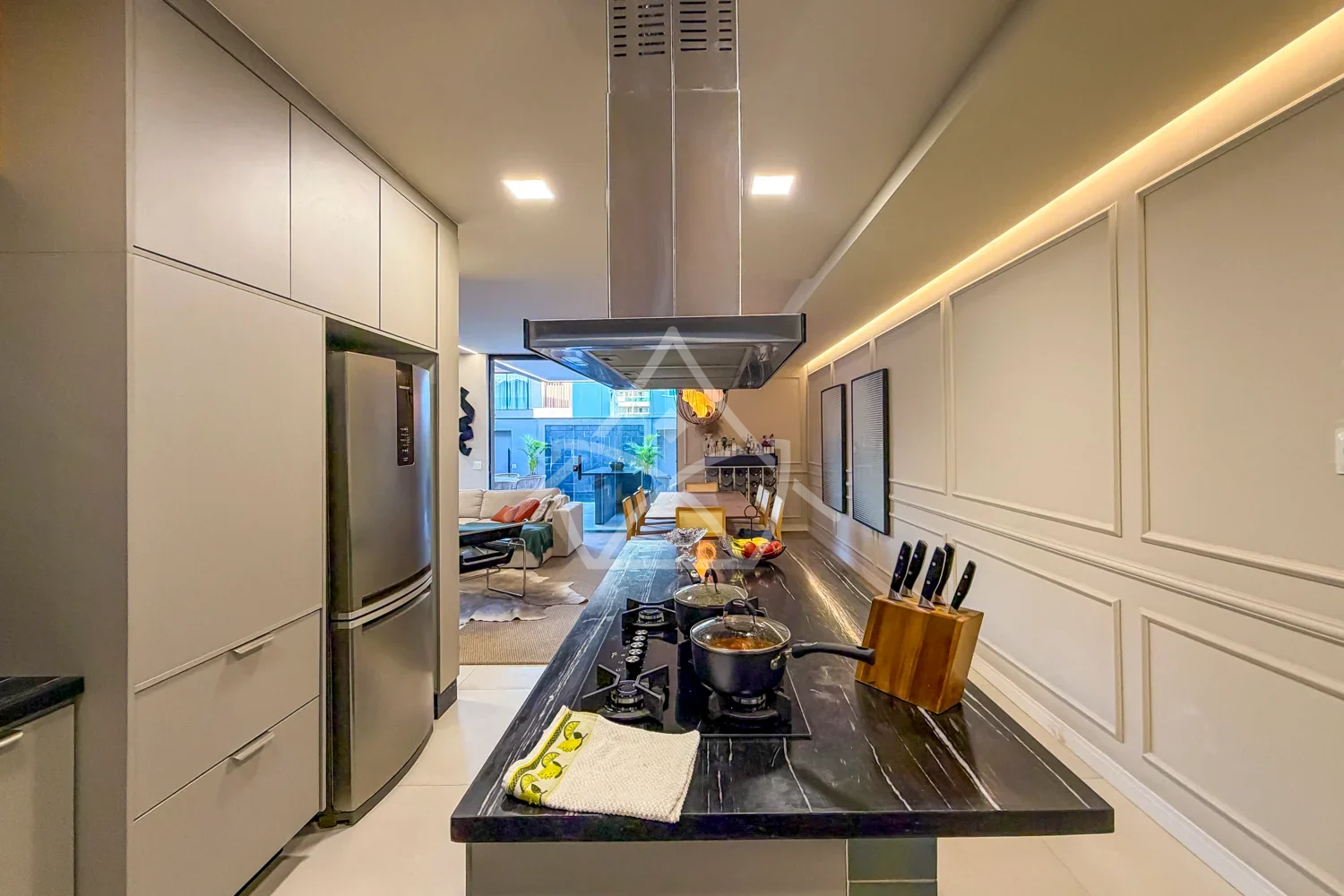 Casa triplex contemporânea porteira fechada em Vargem Pequena