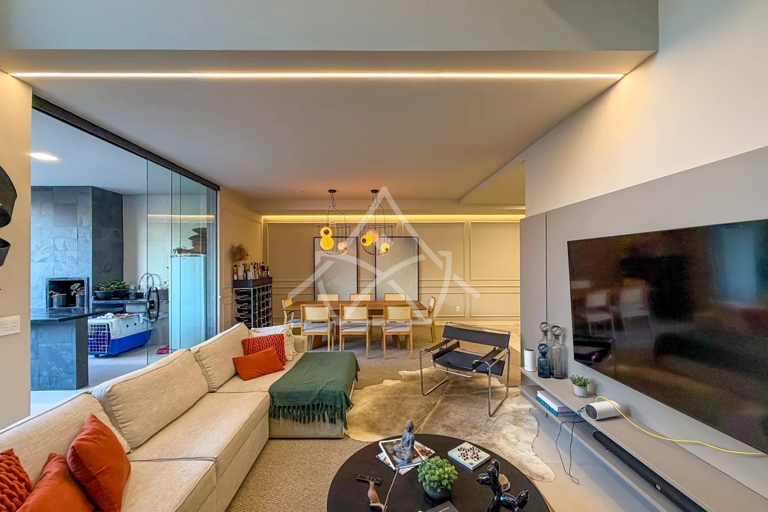 Casa triplex contemporânea porteira fechada em Vargem Pequena
