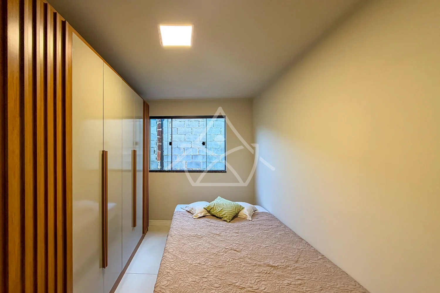 Casa triplex contemporânea porteira fechada em Vargem Pequena