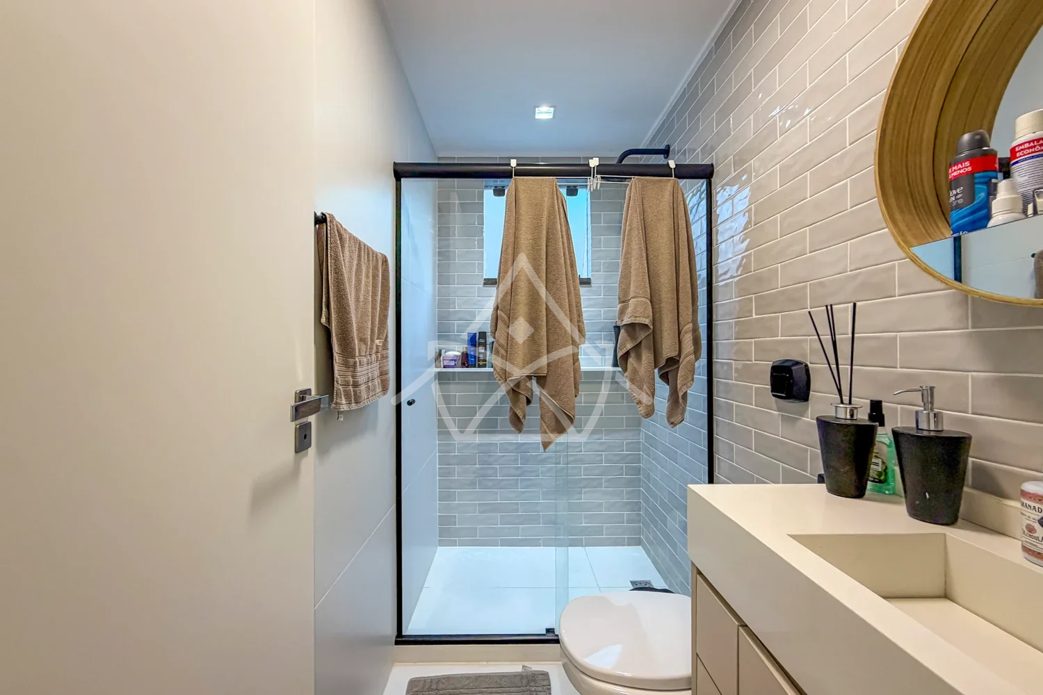 Casa triplex contemporânea porteira fechada em Vargem Pequena
