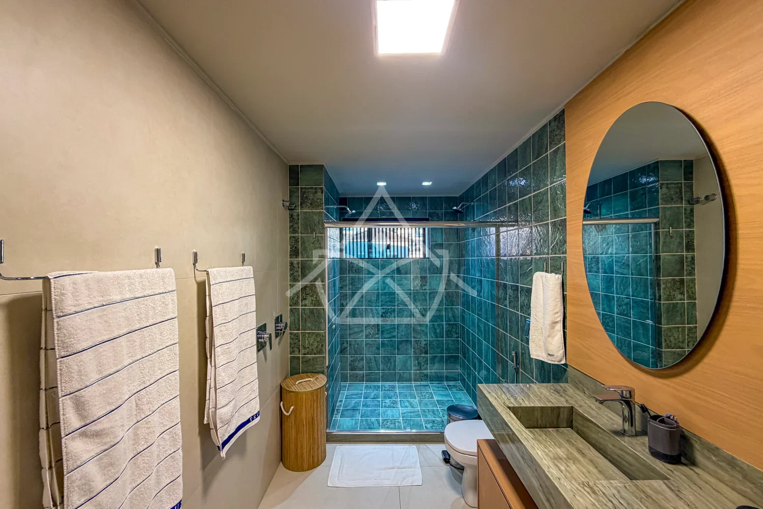 Casa triplex contemporânea porteira fechada em Vargem Pequena