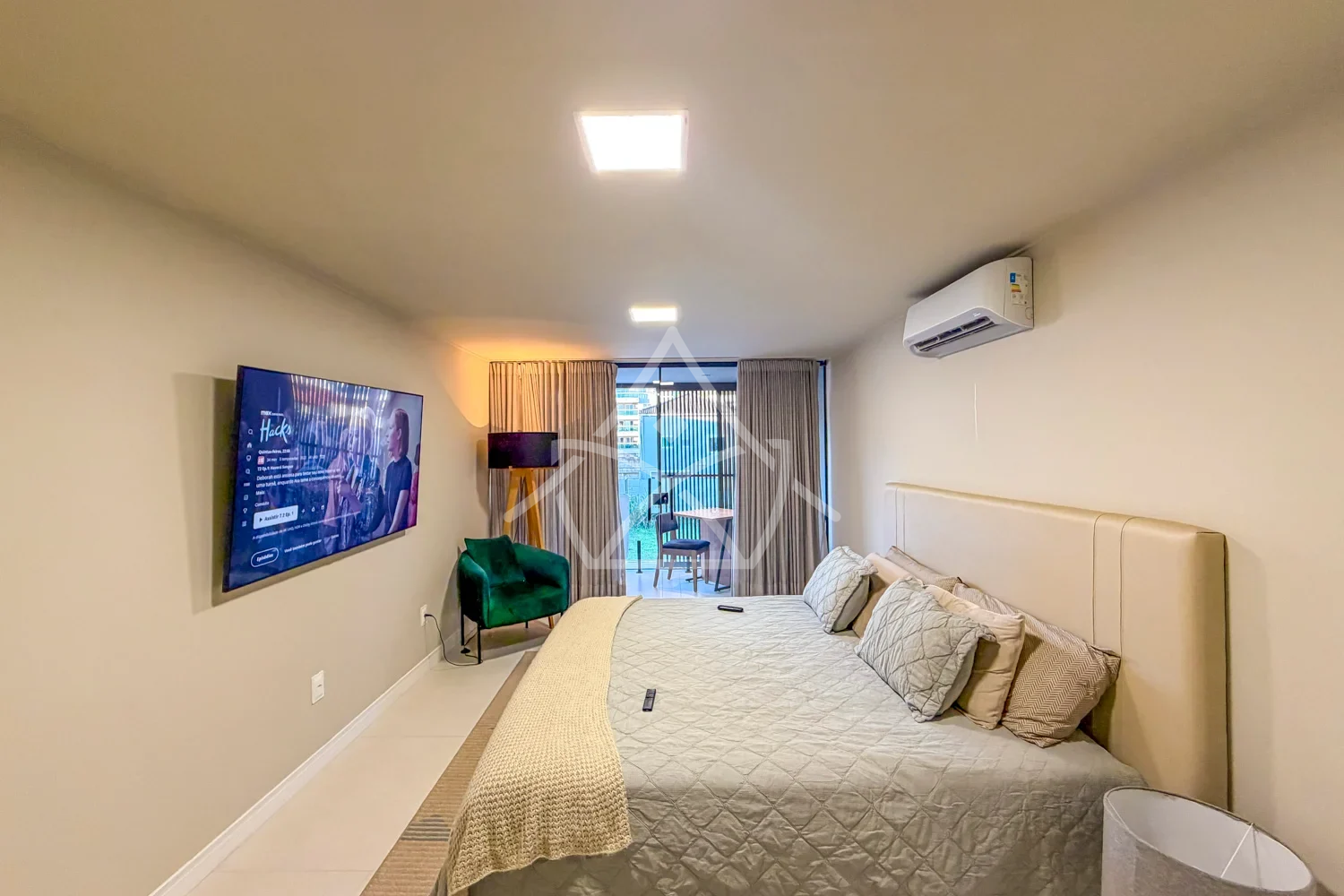 Casa triplex contemporânea porteira fechada em Vargem Pequena
