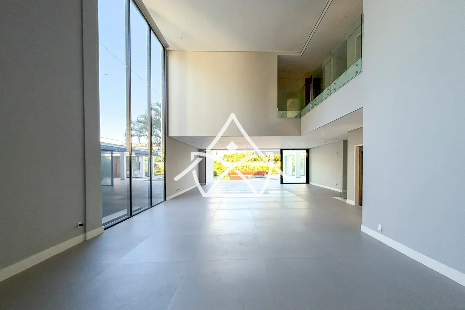 Casa triplex com elevador e 5 suítes à venda na Barra da Tijuca RJ