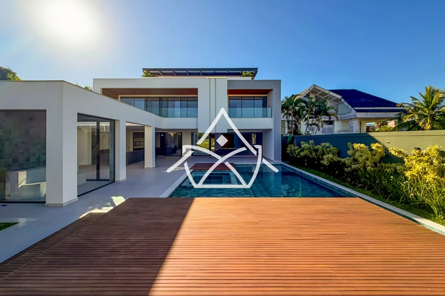 Casa triplex com elevador e 5 suítes à venda na Barra da Tijuca RJ