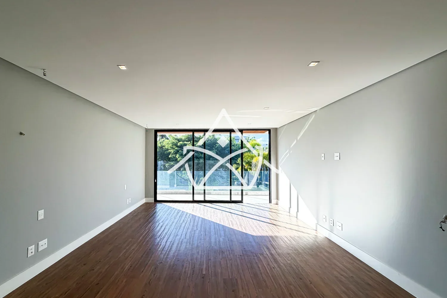 Casa triplex com elevador e 5 suítes à venda na Barra da Tijuca RJ