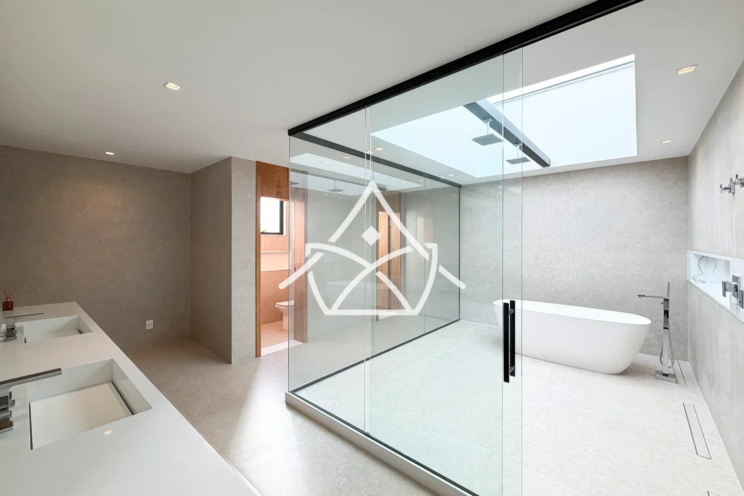 Casa triplex com elevador e 5 suítes à venda na Barra da Tijuca RJ