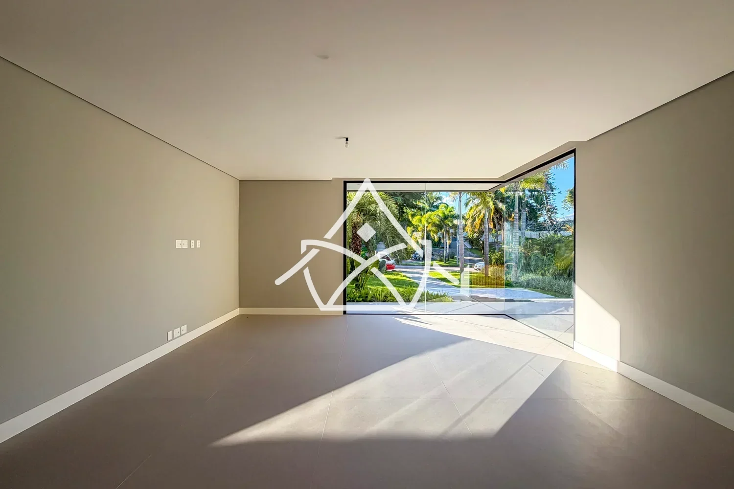Casa triplex com elevador e 5 suítes à venda na Barra da Tijuca RJ