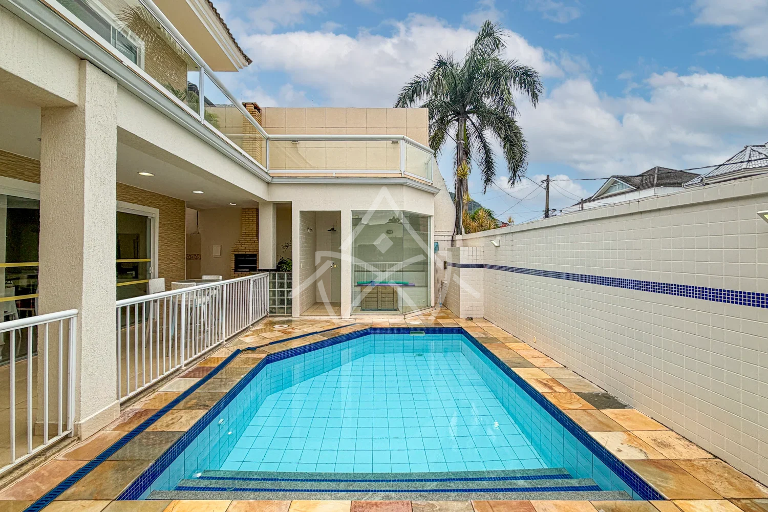 Triplex com 4 Quartos em Vargem Pequena RJ