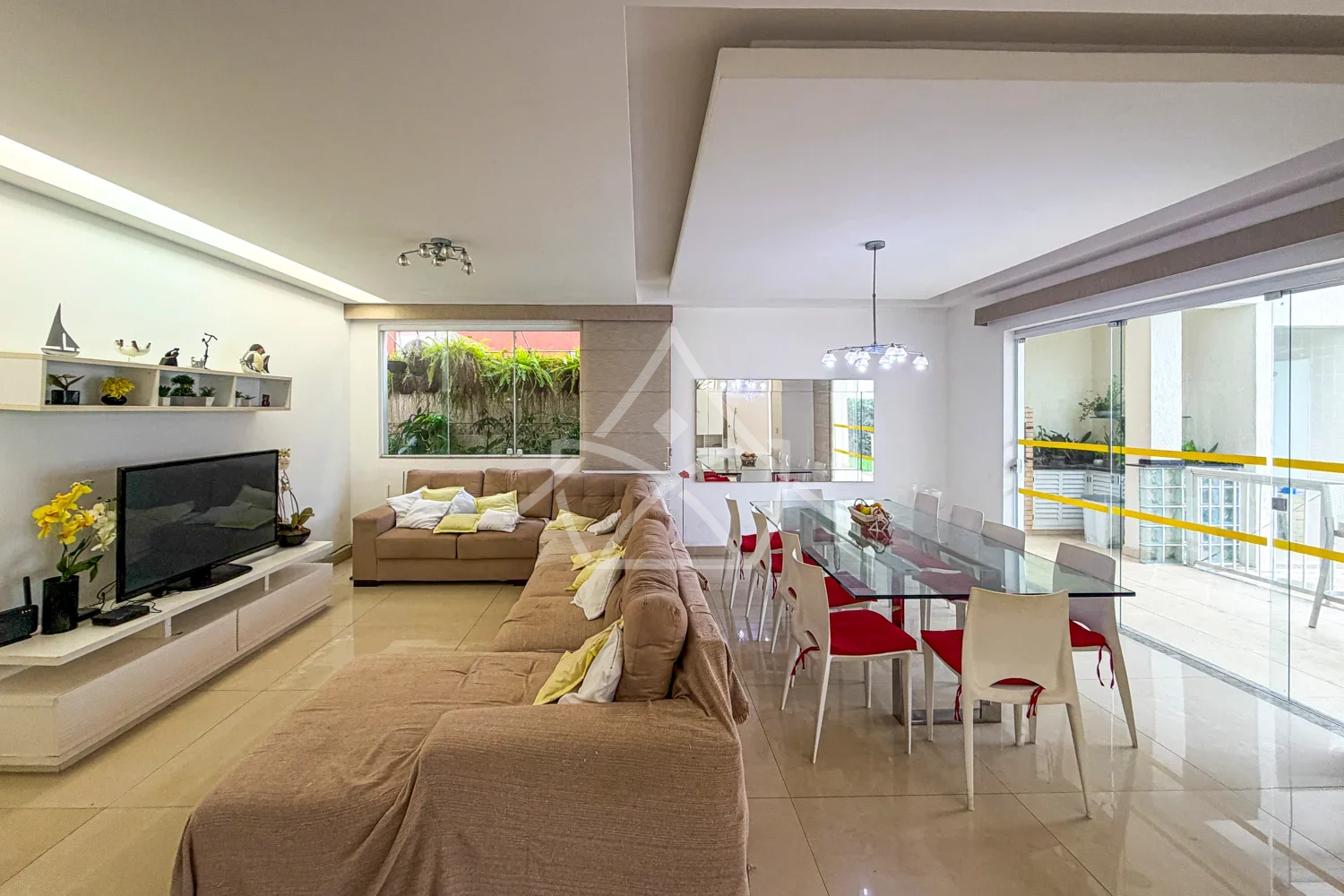 Triplex com 4 Quartos em Vargem Pequena RJ