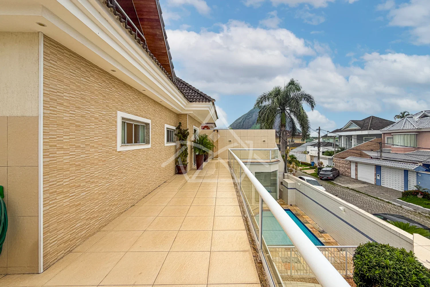 Triplex com 4 Quartos em Vargem Pequena RJ