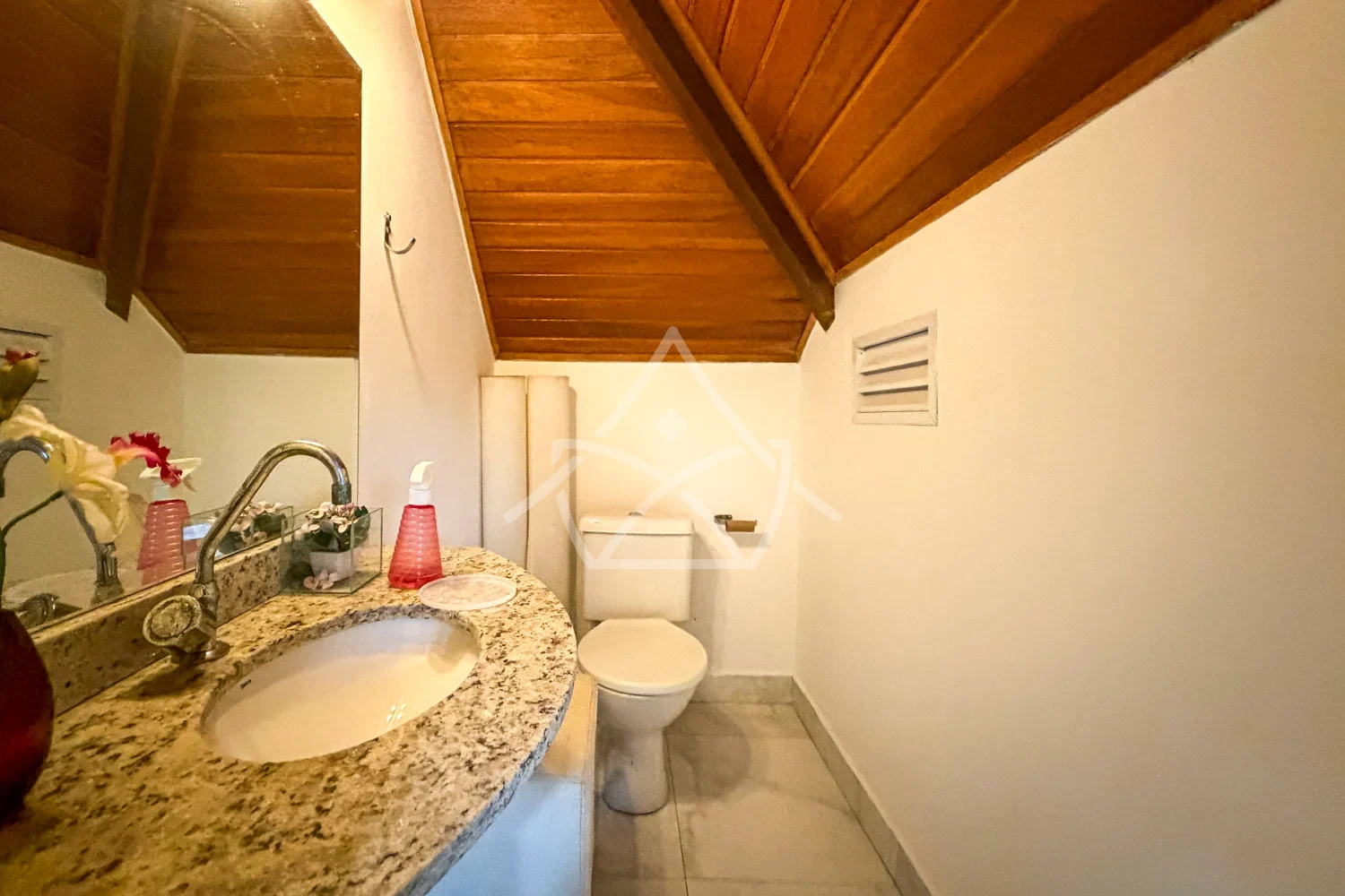 Triplex com 4 Quartos em Vargem Pequena RJ
