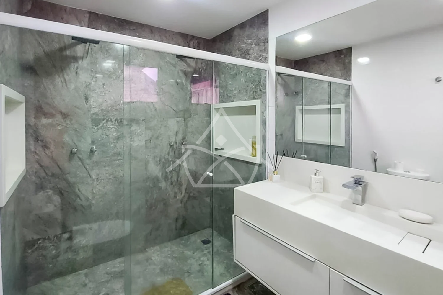 Casa à Venda com 4 Suítes no Recreio dos Bandeirantes RJ
