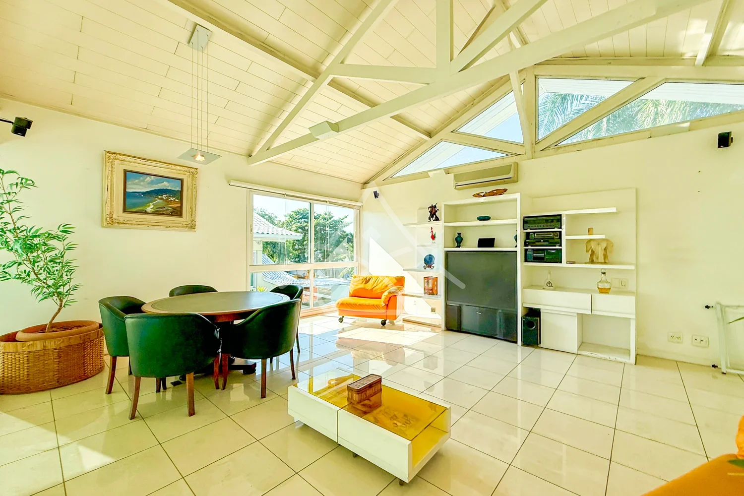Duplex em Estilo Tradicional à Venda na Barra da Tijuca RJ