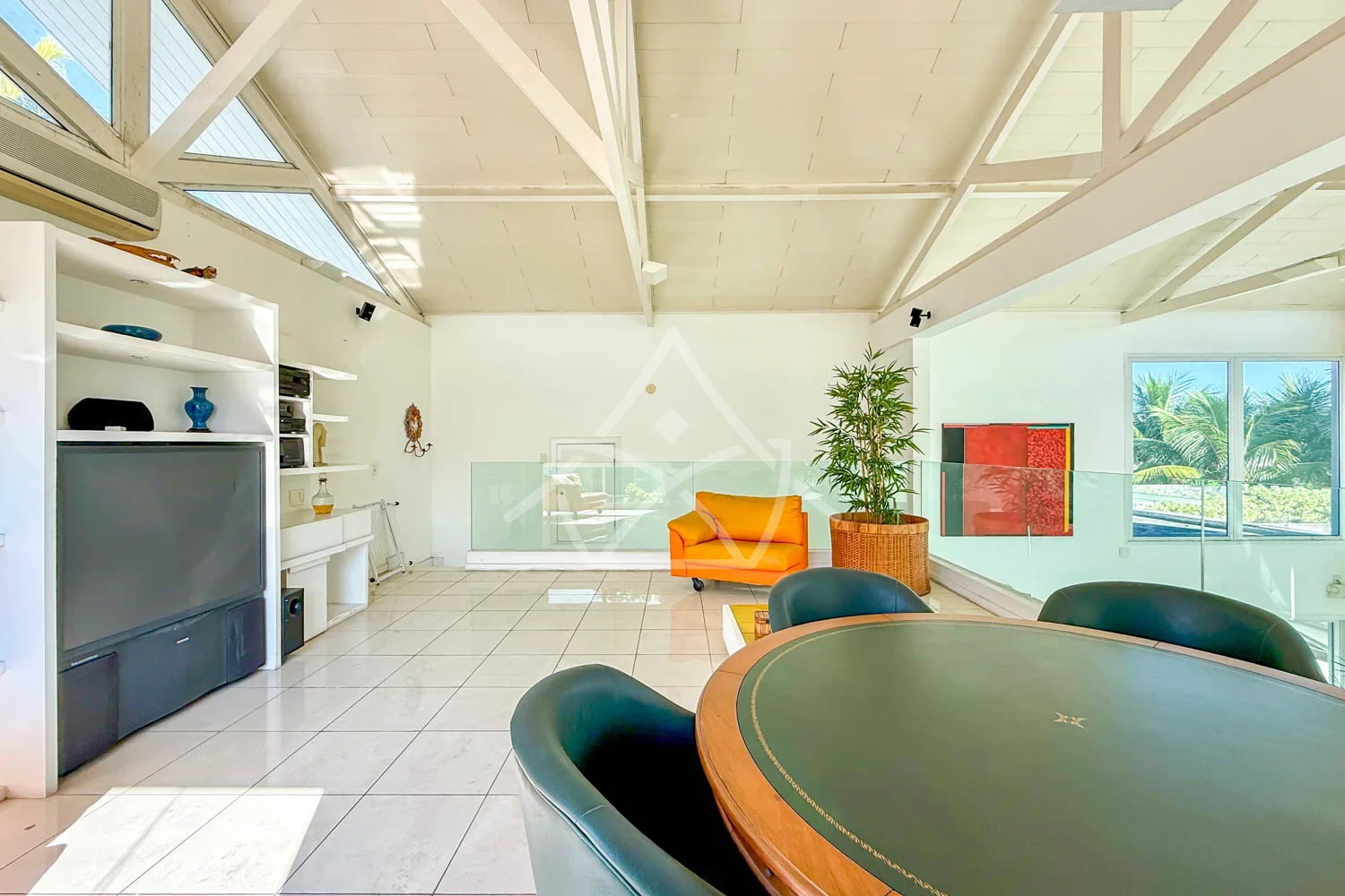 Duplex em Estilo Tradicional à Venda na Barra da Tijuca RJ