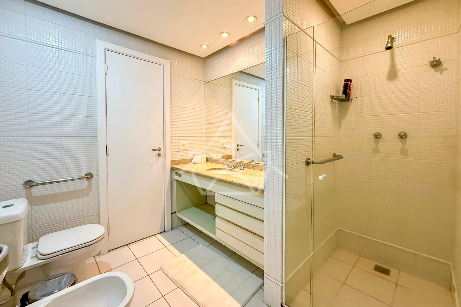 Duplex em Estilo Tradicional à Venda na Barra da Tijuca RJ
