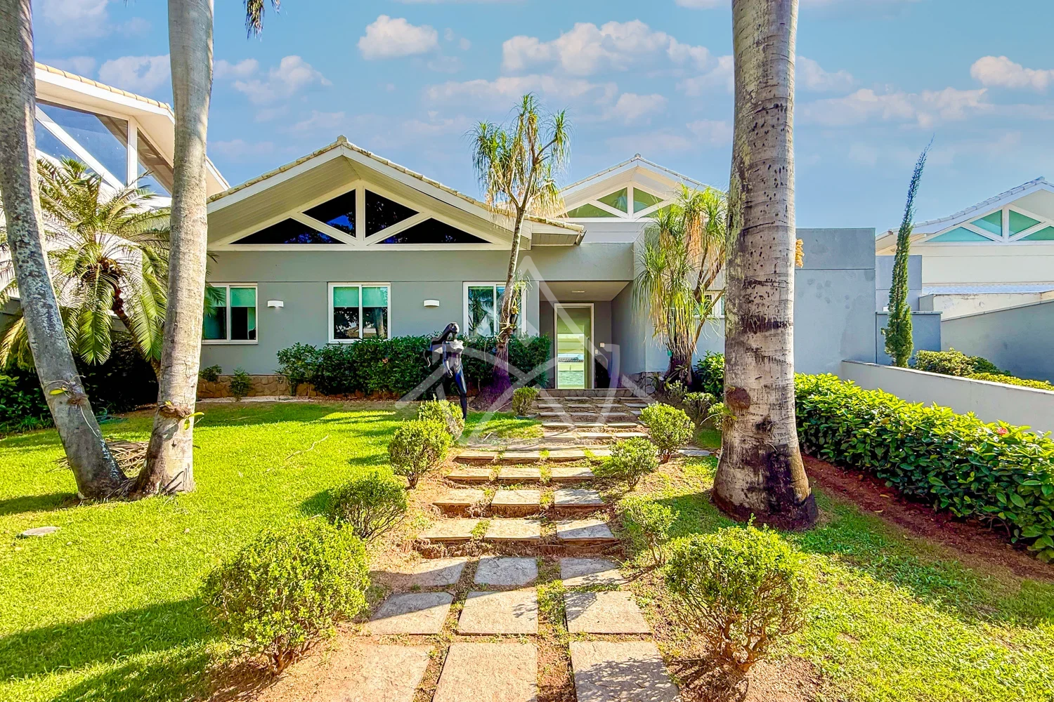 Duplex em Estilo Tradicional à Venda na Barra da Tijuca RJ