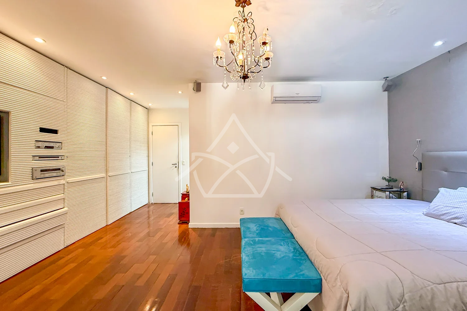 Duplex em Estilo Tradicional à Venda na Barra da Tijuca RJ
