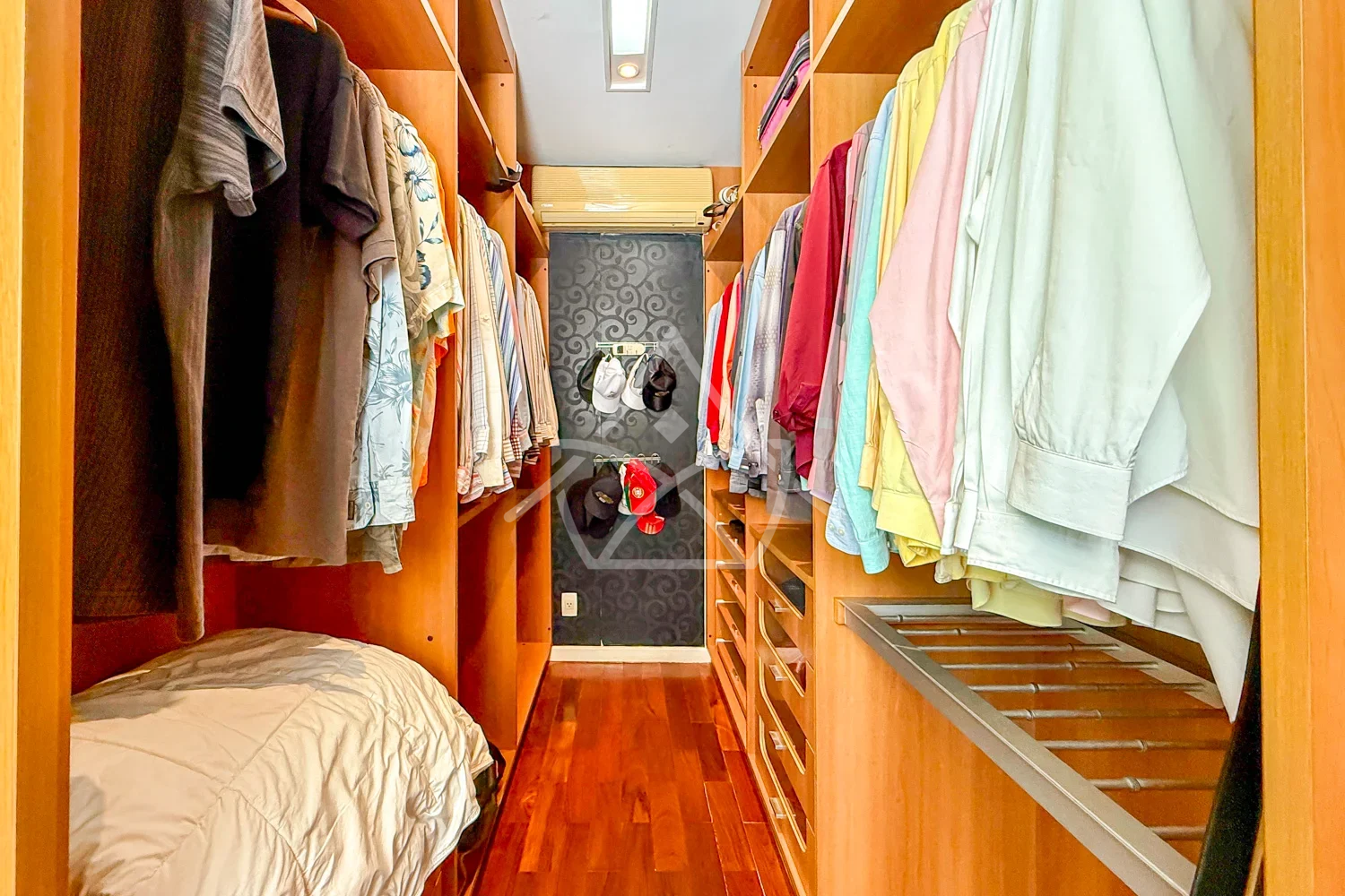 Duplex em Estilo Tradicional à Venda na Barra da Tijuca RJ