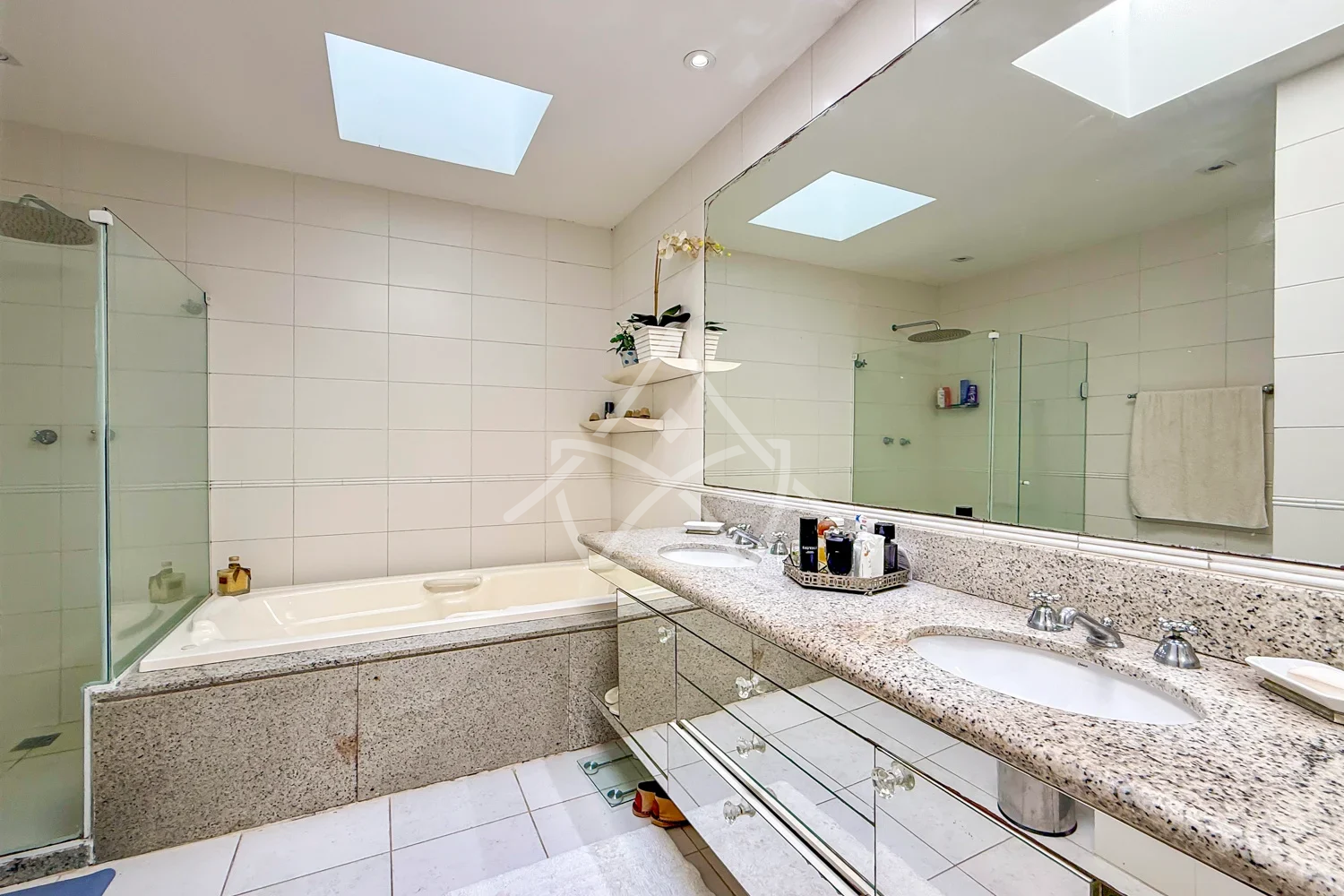Duplex em Estilo Tradicional à Venda na Barra da Tijuca RJ