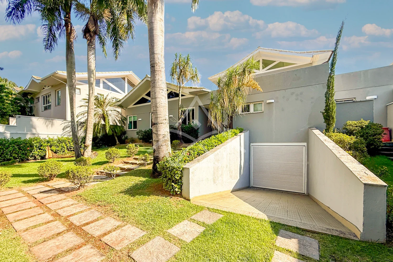 Duplex em Estilo Tradicional à Venda na Barra da Tijuca RJ