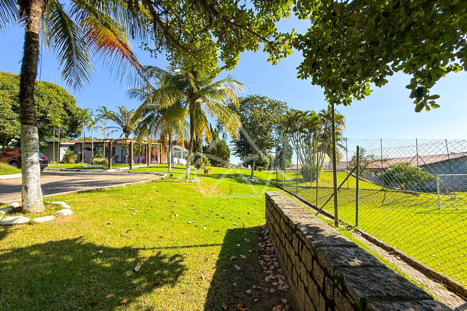 Sítio à Venda com 15 Quartos em Santa Cruz RJ