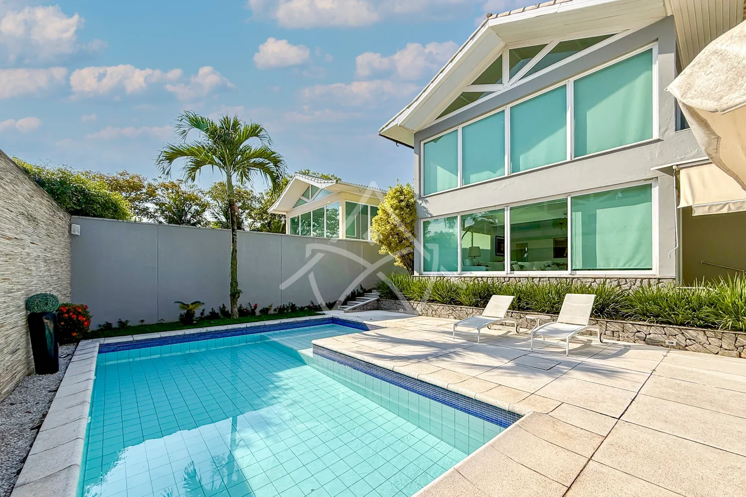 Duplex em Estilo Tradicional à Venda na Barra da Tijuca RJ