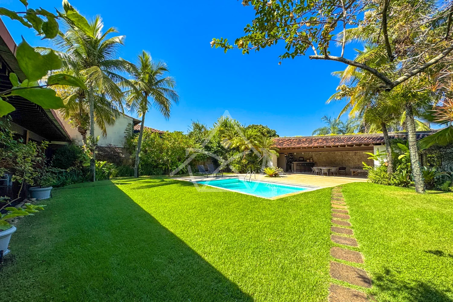 Casa Duplex com Jardim na Barra da Tijuca RJ