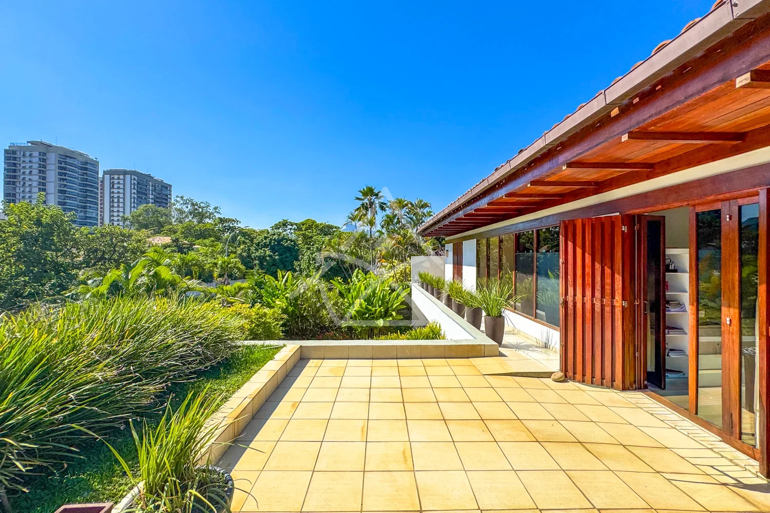 Casa Duplex com Jardim na Barra da Tijuca RJ