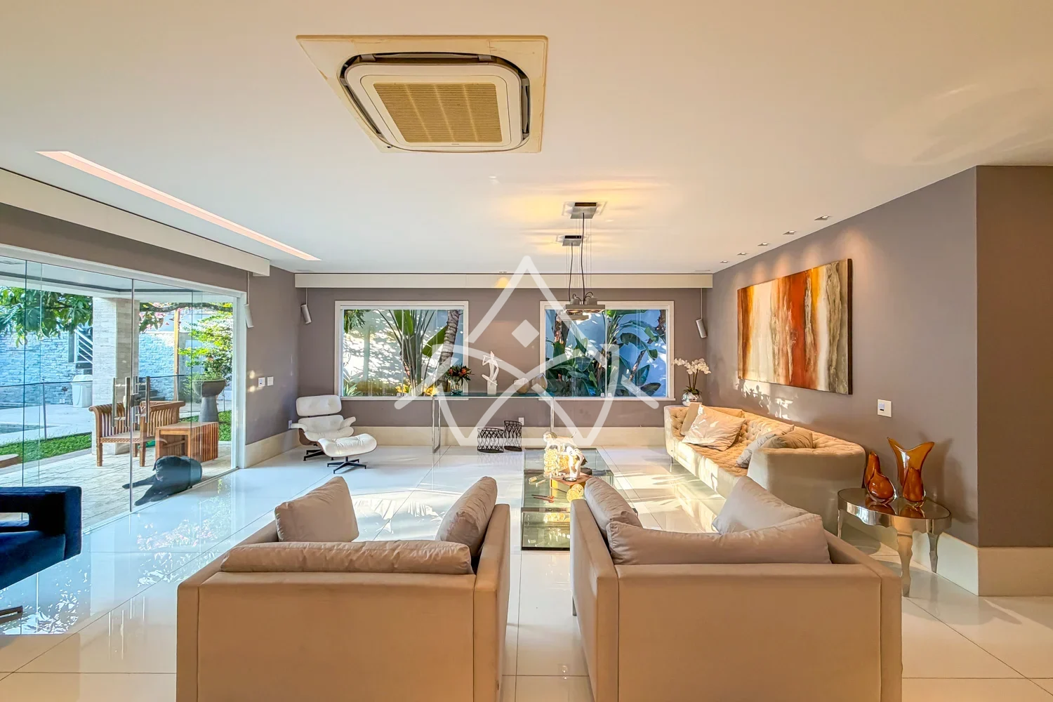 À Venda com 5 Suítes e Espaço Multiuso na Barra da Tijuca