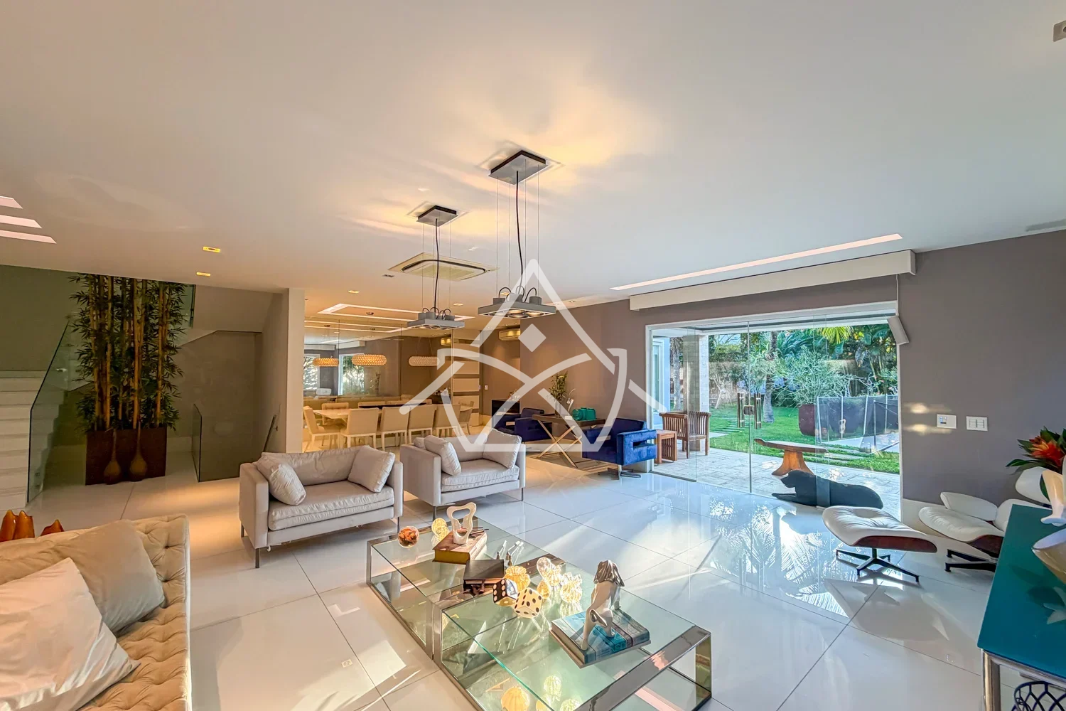 À Venda com 5 Suítes e Espaço Multiuso na Barra da Tijuca