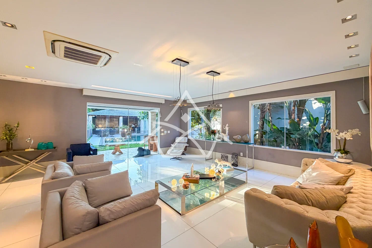 À Venda com 5 Suítes e Espaço Multiuso na Barra da Tijuca