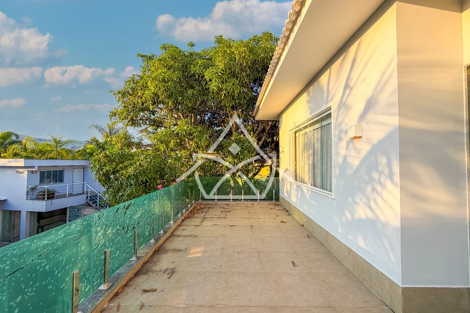 À Venda com 5 Suítes e Espaço Multiuso na Barra da Tijuca