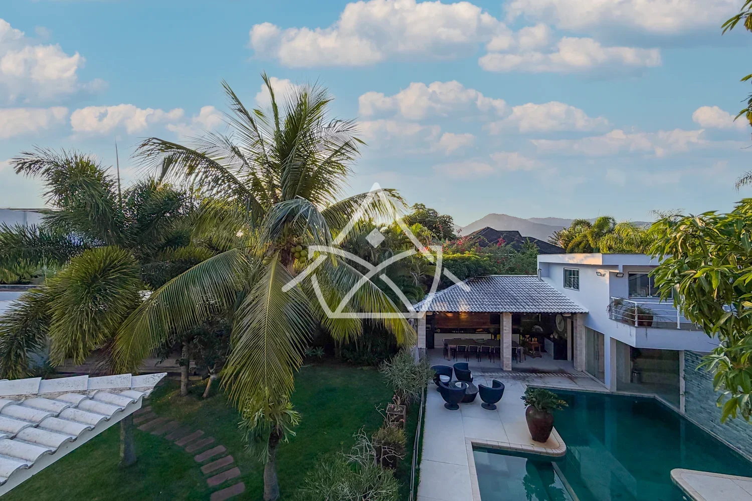 À Venda com 5 Suítes e Espaço Multiuso na Barra da Tijuca