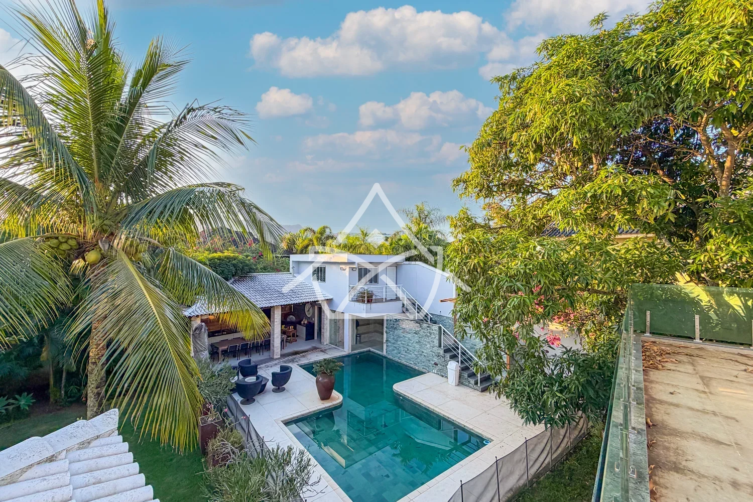 À Venda com 5 Suítes e Espaço Multiuso na Barra da Tijuca