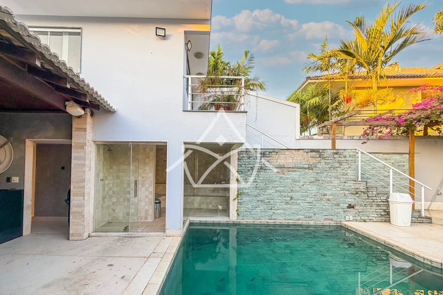 À Venda com 5 Suítes e Espaço Multiuso na Barra da Tijuca