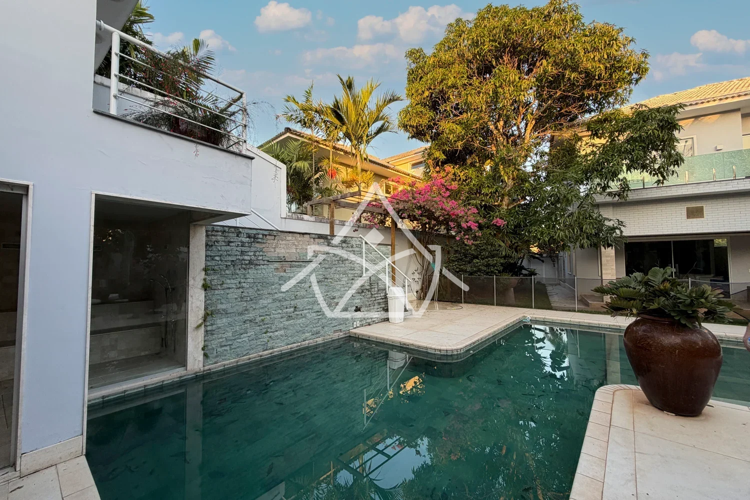 À Venda com 5 Suítes e Espaço Multiuso na Barra da Tijuca