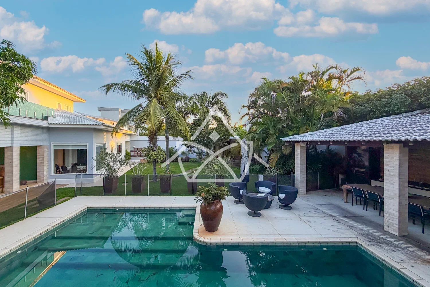À Venda com 5 Suítes e Espaço Multiuso na Barra da Tijuca