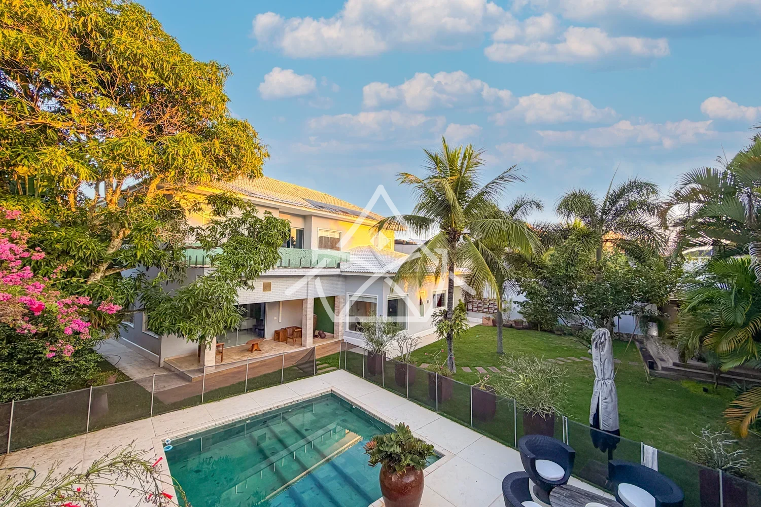 À Venda com 5 Suítes e Espaço Multiuso na Barra da Tijuca