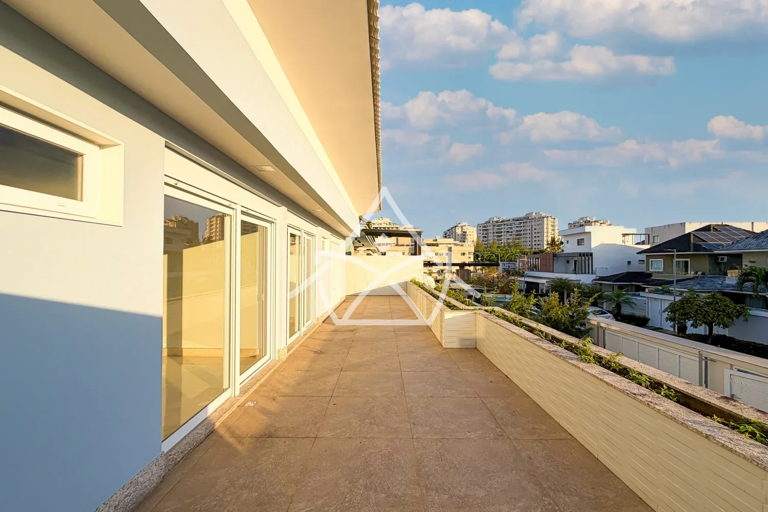 Triplex à Venda com 3 Suítes e Escritório no Recreio RJ