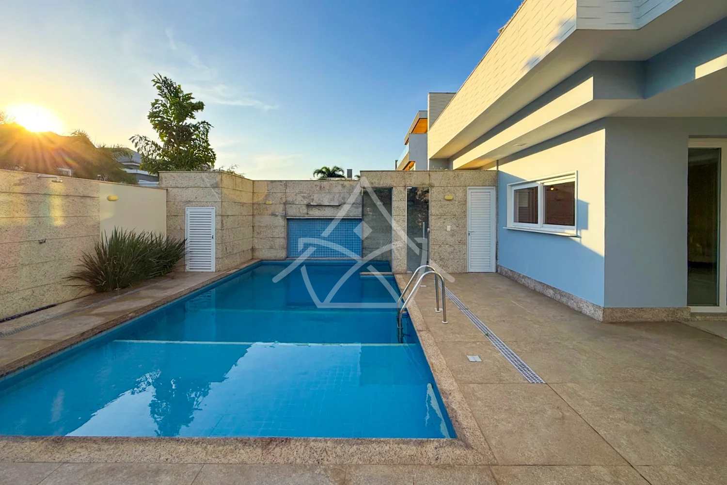 Triplex à Venda com 3 Suítes e Escritório no Recreio RJ