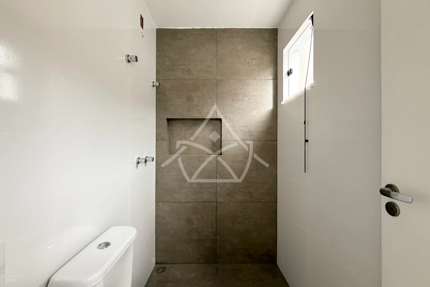 Casa Contemporânea Duplex à Venda com 3 Suítes, Piscina e Espaço Gourmet