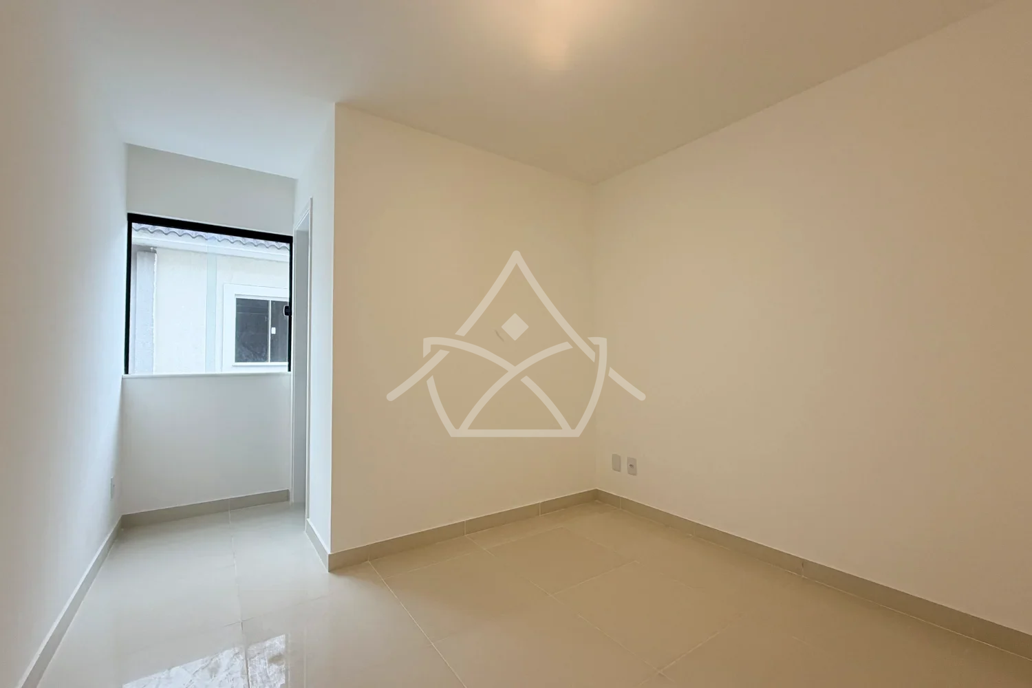 Casa Contemporânea Duplex à Venda com 3 Suítes, Piscina e Espaço Gourmet
