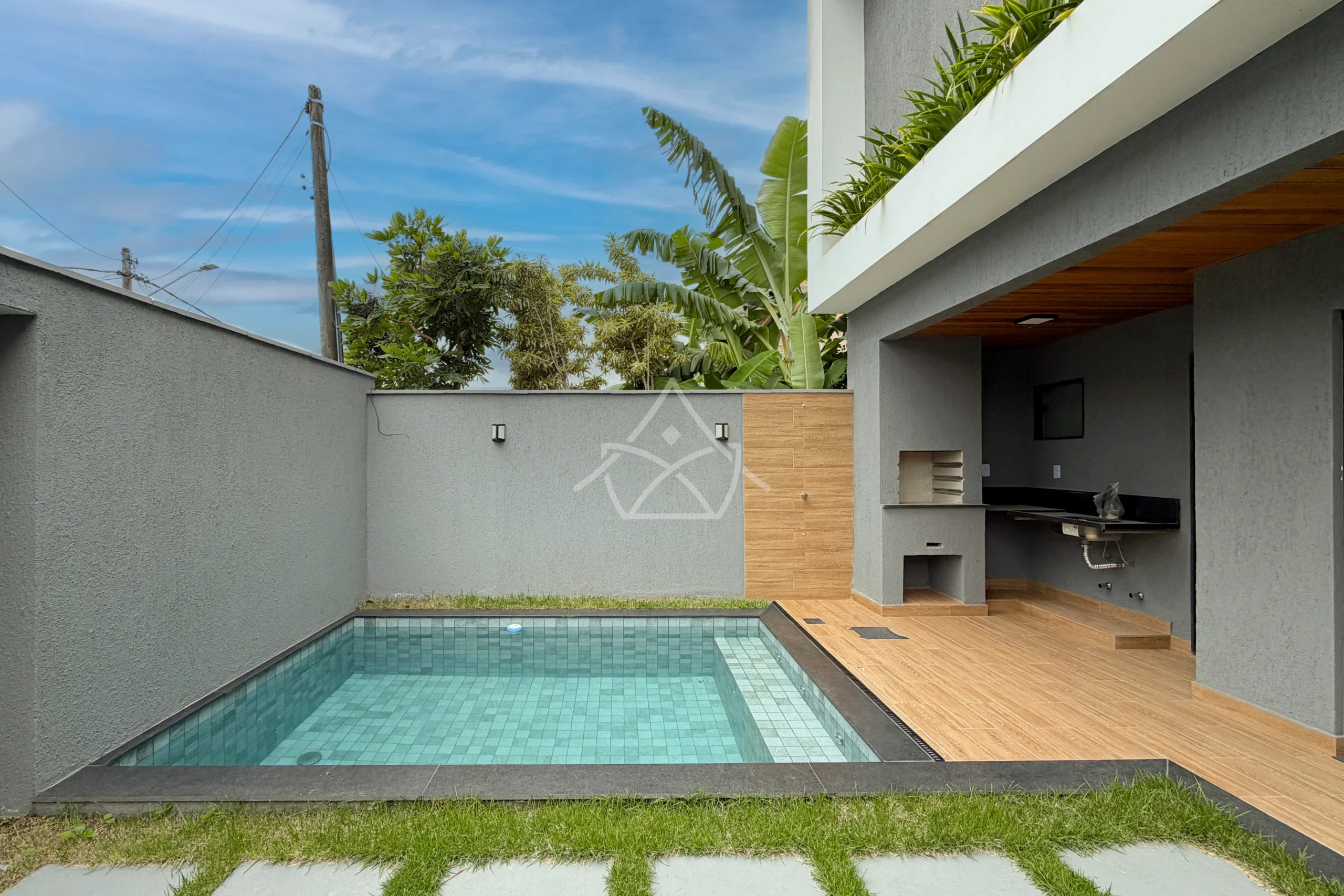 Casa à Venda com 3 Suítes, Piscina, Churrasqueira e Espaço Gourmet