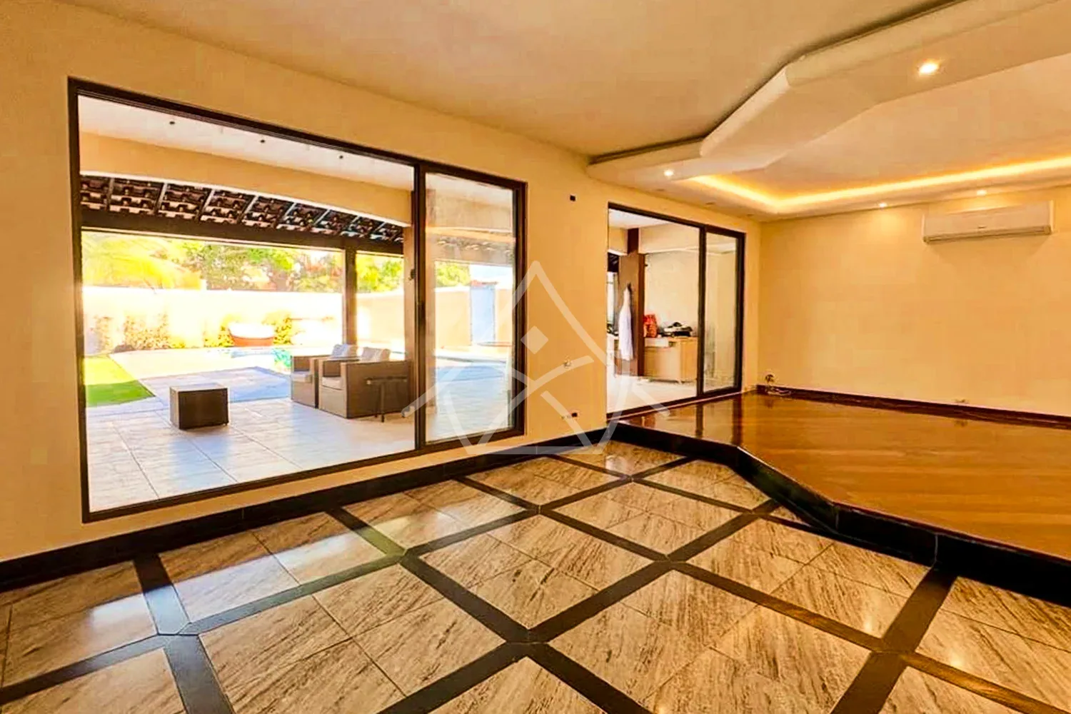 Casa à Venda Sofisticada - Barra da Tijuca, RJ