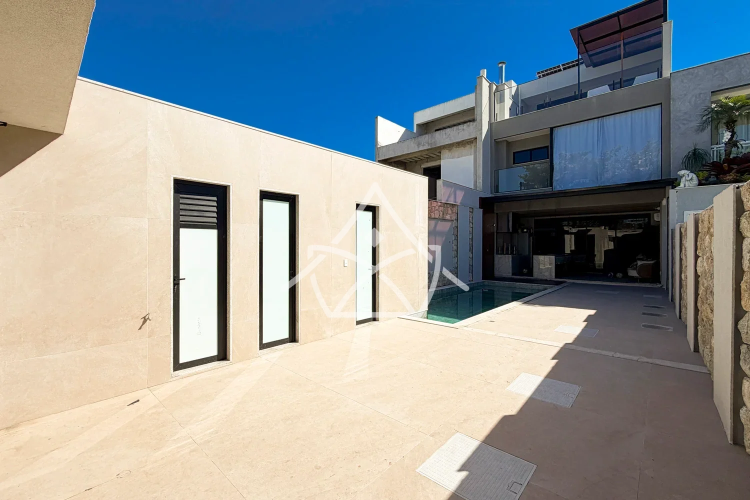 Casa Contemporânea Porteira Fechada - Barra da Tijuca, RJ