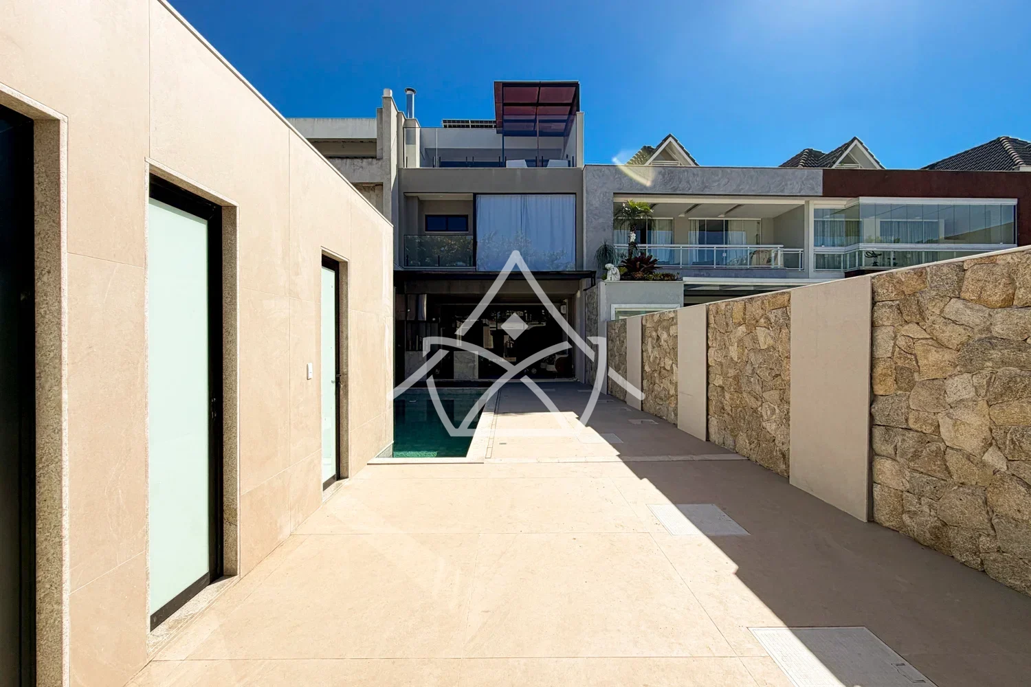 Casa Contemporânea Porteira Fechada - Barra da Tijuca, RJ